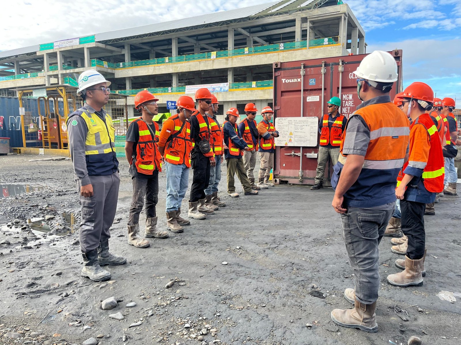 Instalasi interior proyek PT Sakura Matriks Utama